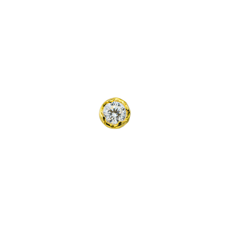 A front-view image of Juraster’s 9ct Gold Classic Diamond Stud Earring, Light-Ray, crafted from Fairmined yellow gold and conflict-free diamonds.