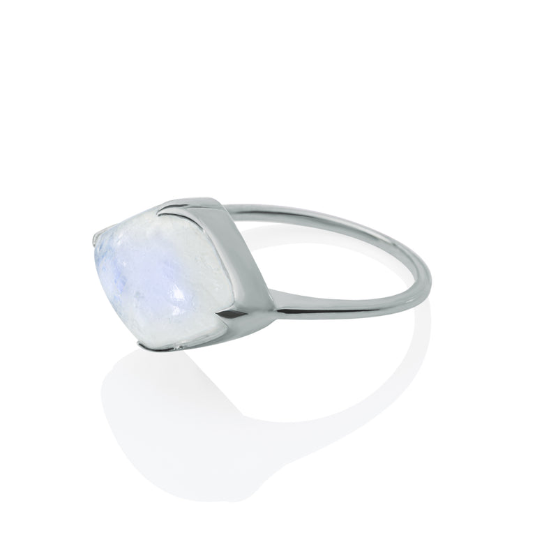 Side view of 9ct white gold rainbow moonstone ring - Juraster