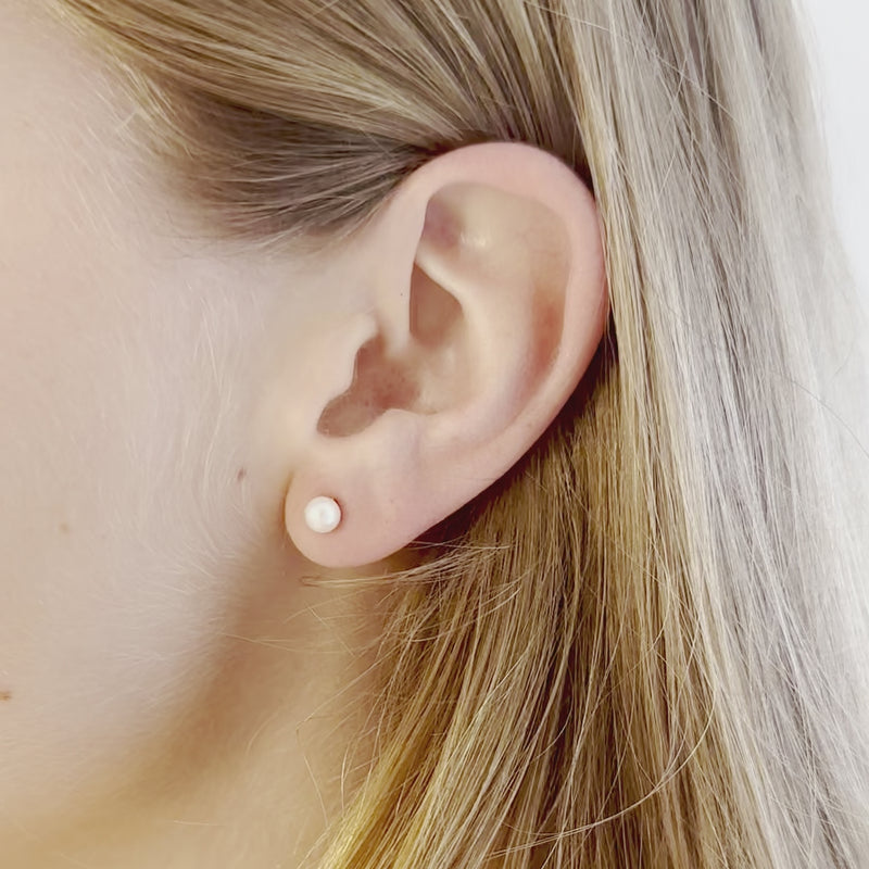 Video of model wearing an Akoya Pearl Stud Earring - Juraster