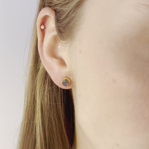 Video of Light-Ray Diamond Stud in Yellow Gold